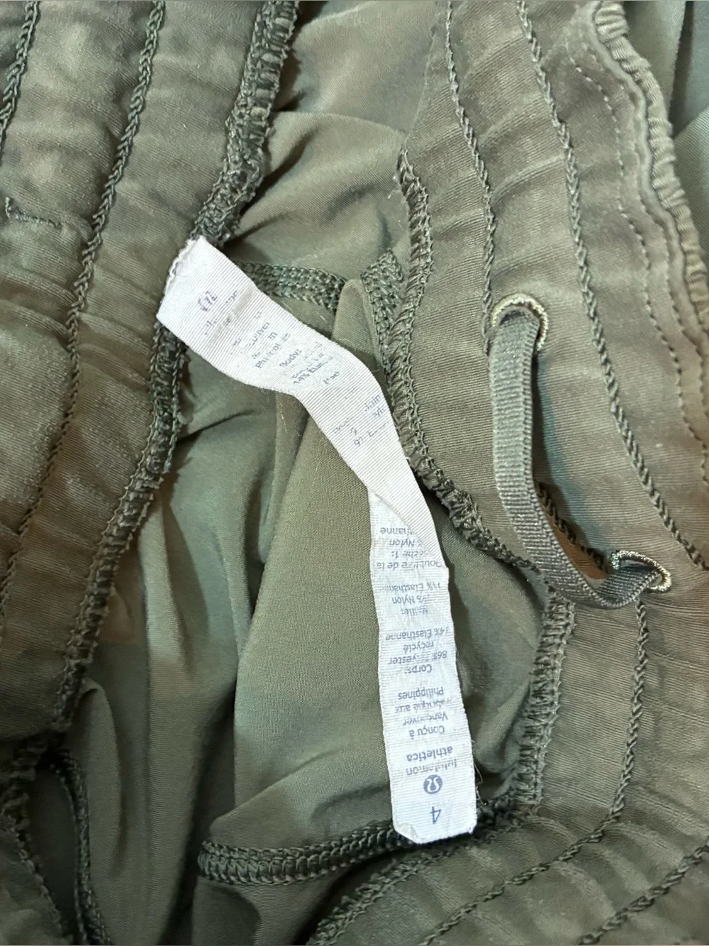Lululemon Hotty‎ Hot Short II Olive Green Size 4 Running Pocket Mesh Gym